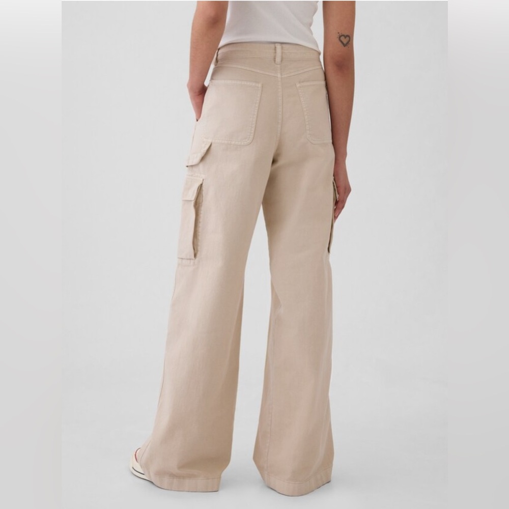 NWT GAP Mid Rise Cargo Baggy Khakis - Picture 4 of 6